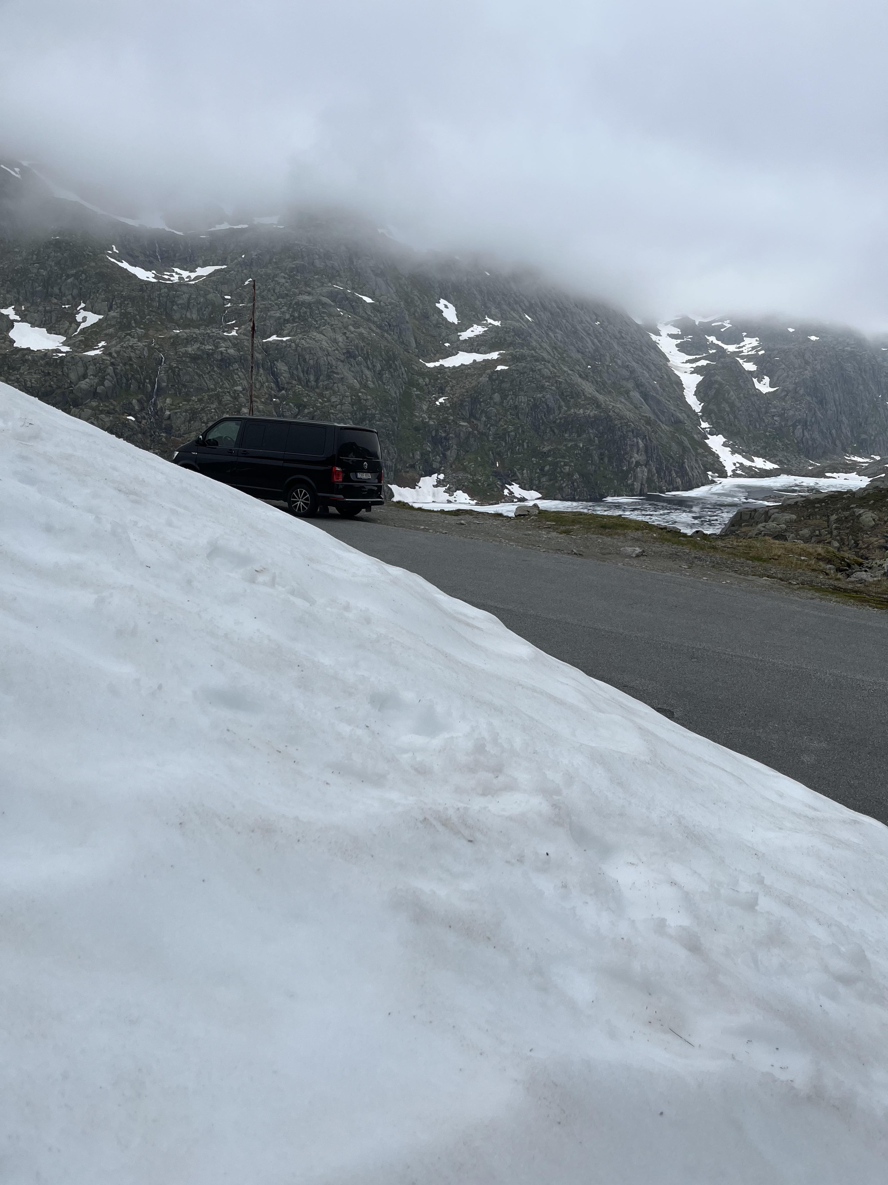 Bergsmasivet efter Röldal (v520)